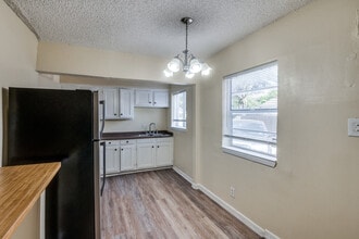 Building Photo - Delila