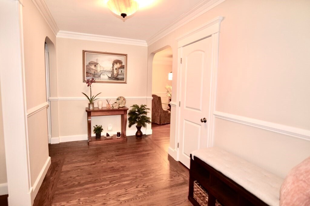 Building Photo - 33 Beacon St