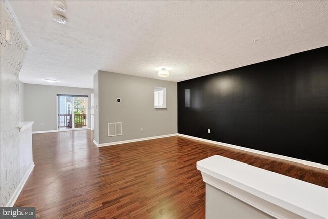 Building Photo - 304 Dark Star Way