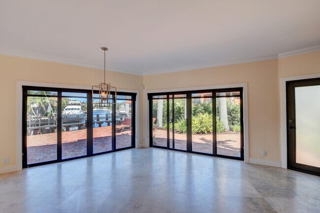 Building Photo - 1121 Bel Air Dr