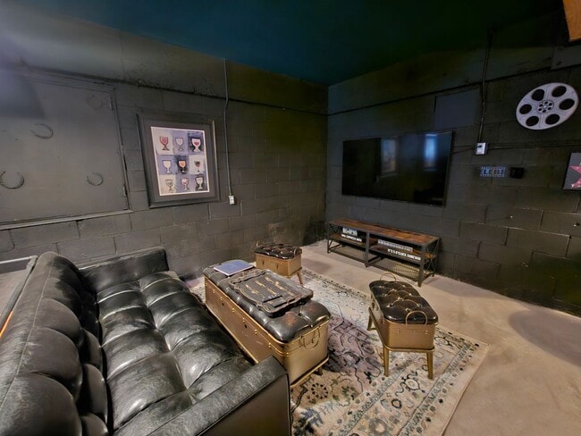 Building Photo - Spacious and Bright 2 Bed / 1 Bath with a ...