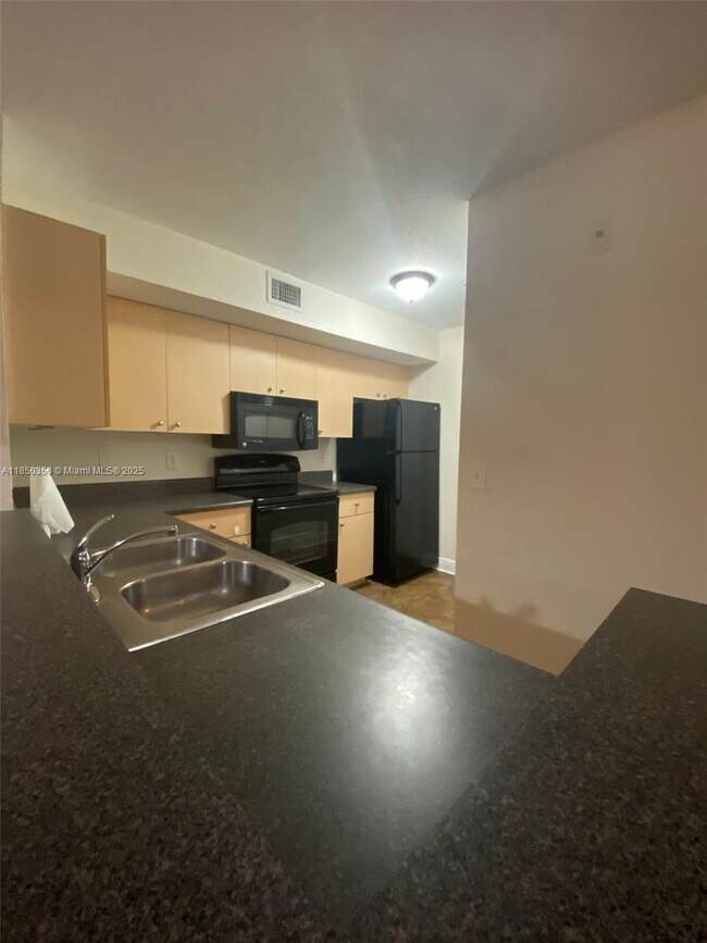 Building Photo - 2520 Centergate Dr