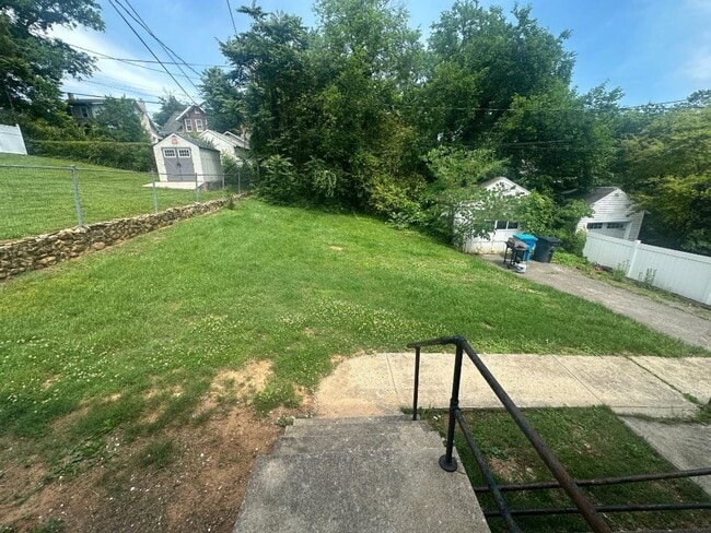 Building Photo - SW City Duplex!