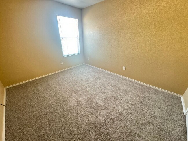 Building Photo - 4001 Doraine Ct