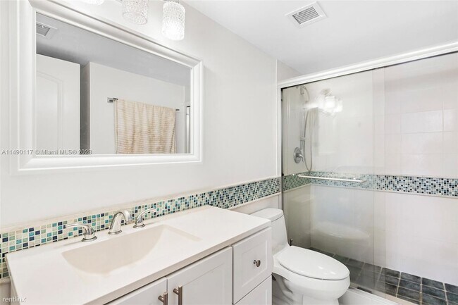 Building Photo - 3 br, 2 bath House - 3031 N Ocean Blvd Apt...