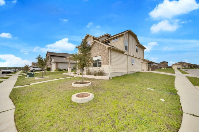 Building Photo - 3422 Couch Dr