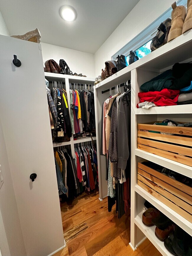 Closet - 1198 8th St