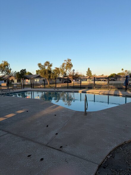 Building Photo - 1033 W Laguna Dr