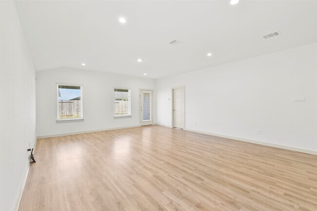 Building Photo - 7915 Murciana Dr