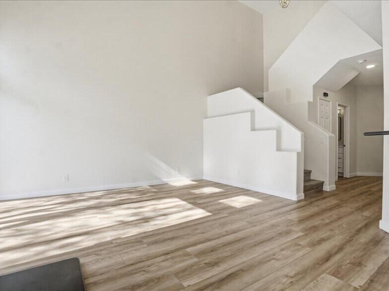 Building Photo - 356 Carrione Ct