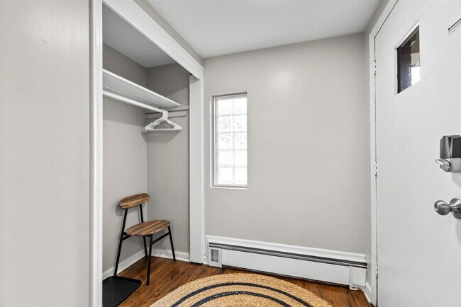 Building Photo - 8254 Mary Ann Ave