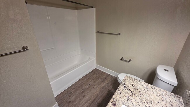 Building Photo - Open Concept Townhome with Balcony