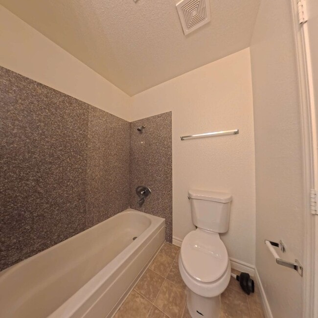 Building Photo - Gated Community | Close To The Strip | 2nd Floor Unit