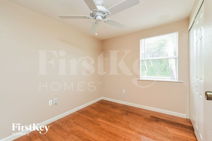 Building Photo - 1470 Proper St