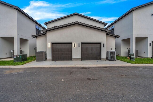 Building Photo - 8218 Casa Verde Rd