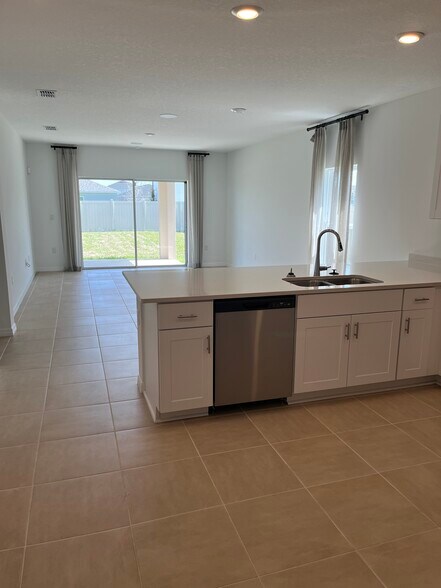Building Photo - 2571 Driftwood St