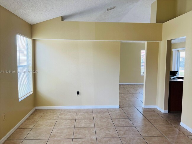 Building Photo - 332 Oceanside Ct