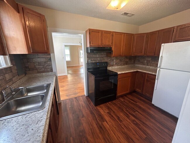 Building Photo - Charming 2 Bedroom Home in Hanahan's Highland Park neighborhood!