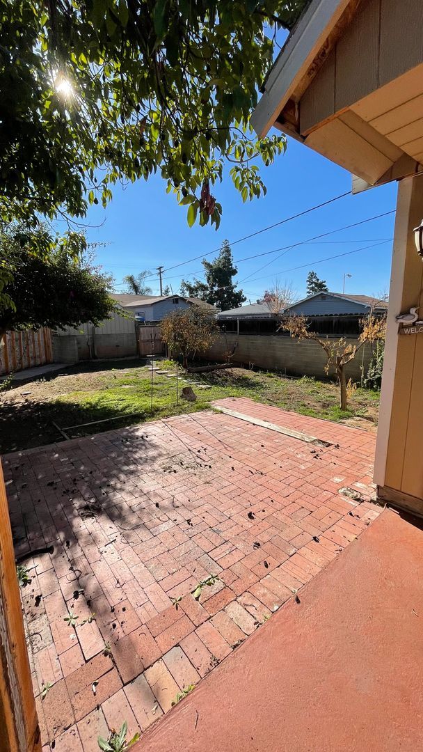 Building Photo - 1336 Peach Ave