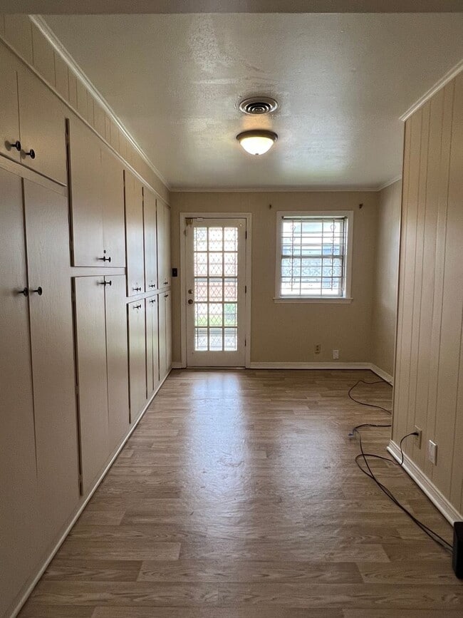 Building Photo - 810 Captain Shreve Dr