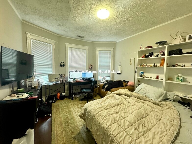 Building Photo - 724 Parker St