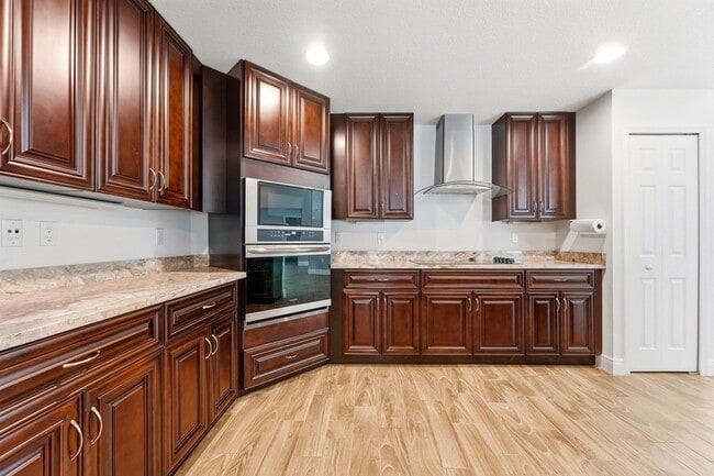 Building Photo - 1280 SW Kalevala Dr