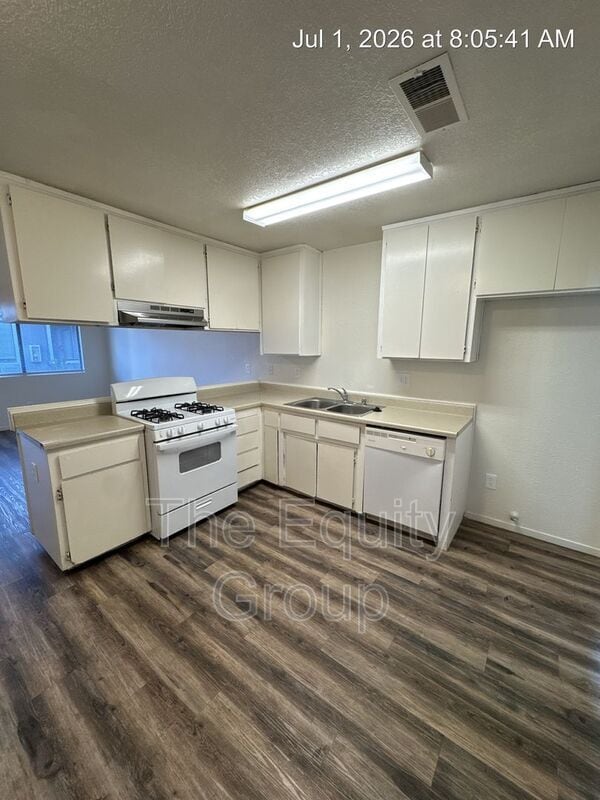 Building Photo - 10931 Thompson Dr