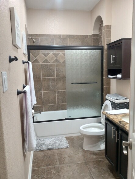 Building Photo - Room in House on Arabian King