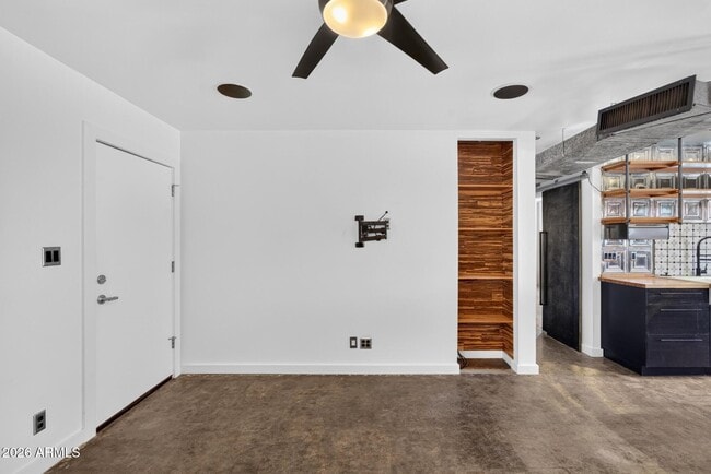 Building Photo - 346 E Papago Dr