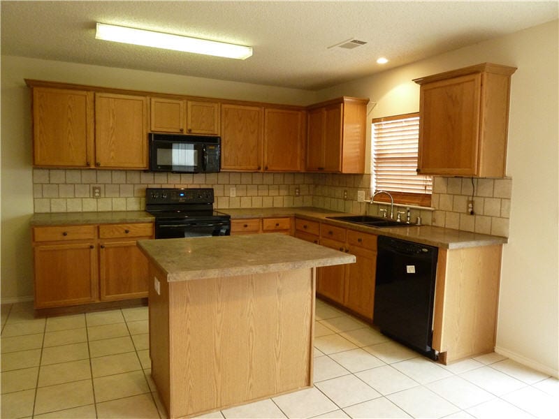Building Photo - 4203 Falcon Dr