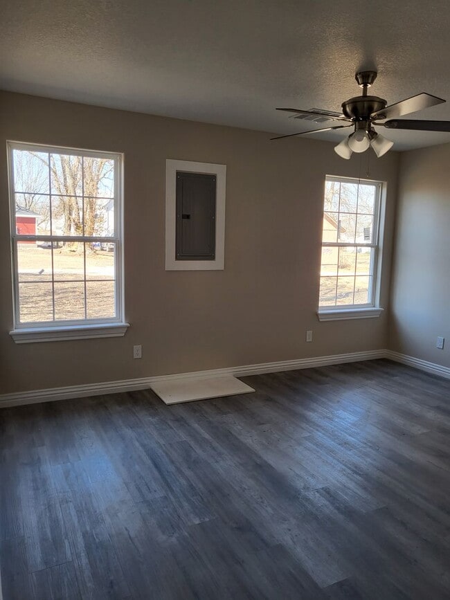 Building Photo - 3 bedroom, 2 bath house in Webb City!