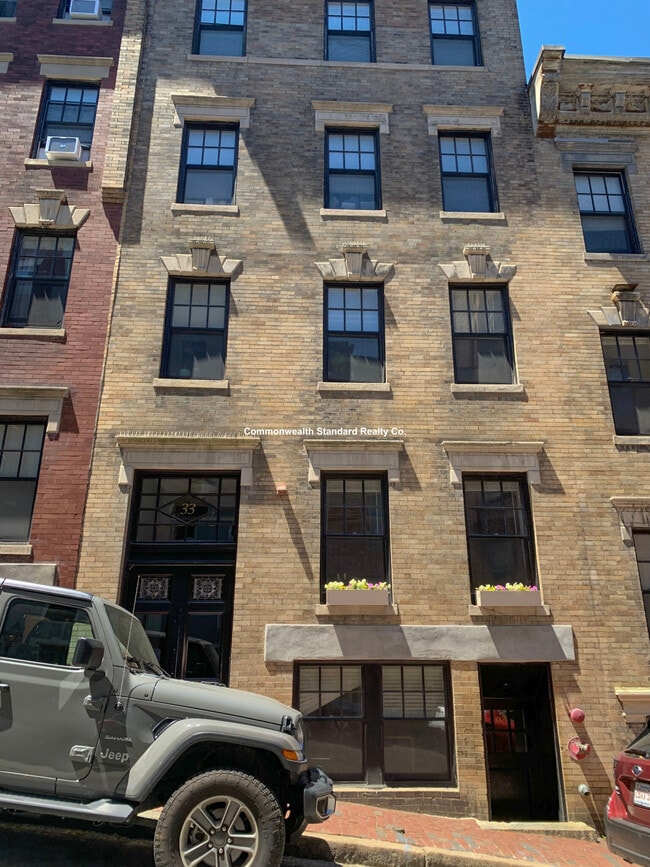 Building Photo - 33 Anderson St