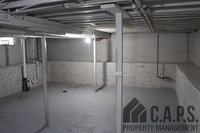 Building Photo - Move in Ready!