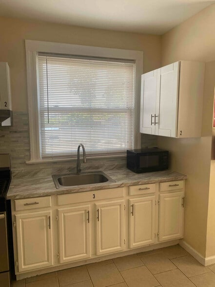 Building Photo - 34 Eppirt St