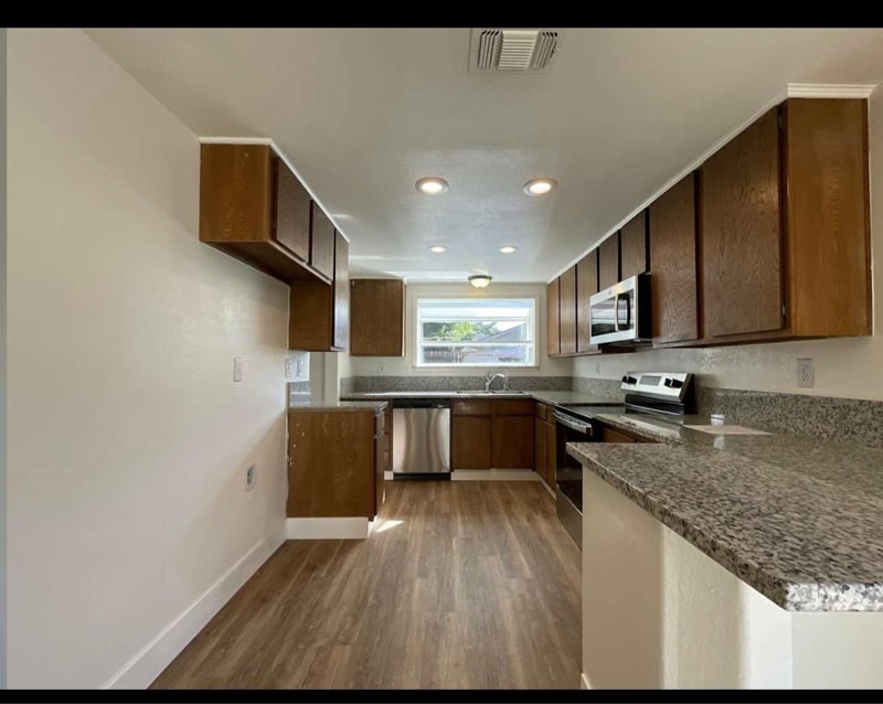 Building Photo - 7401 Blackthorne Way