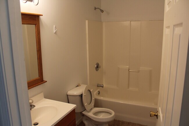 Building Photo - 604 N William St