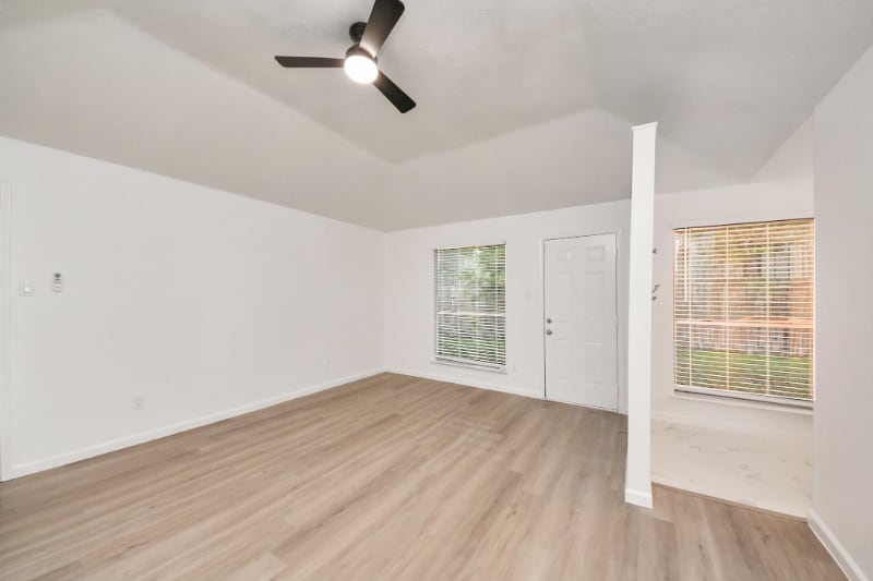 Building Photo - 17310 Pastoria Dr