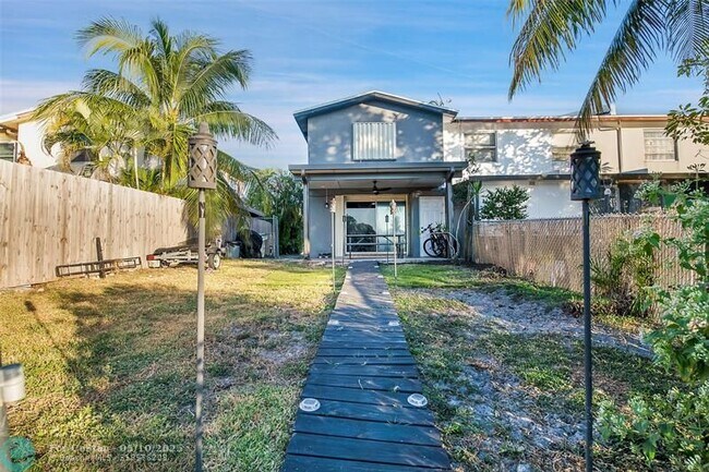 Building Photo - 447 Sunshine Dr
