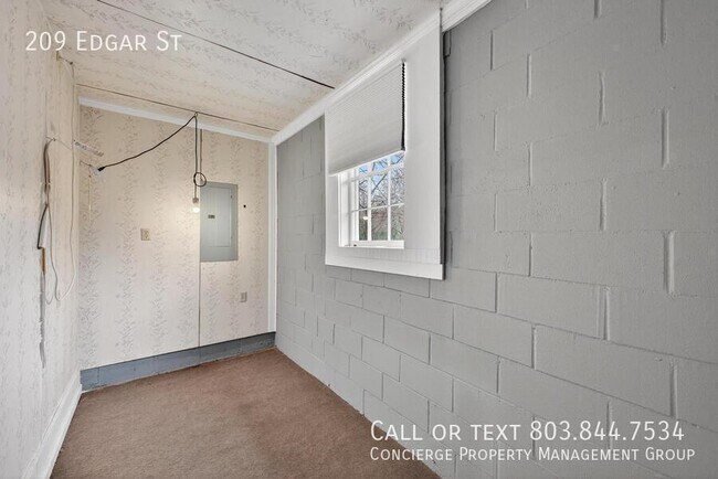 Building Photo - 209 Edgar St