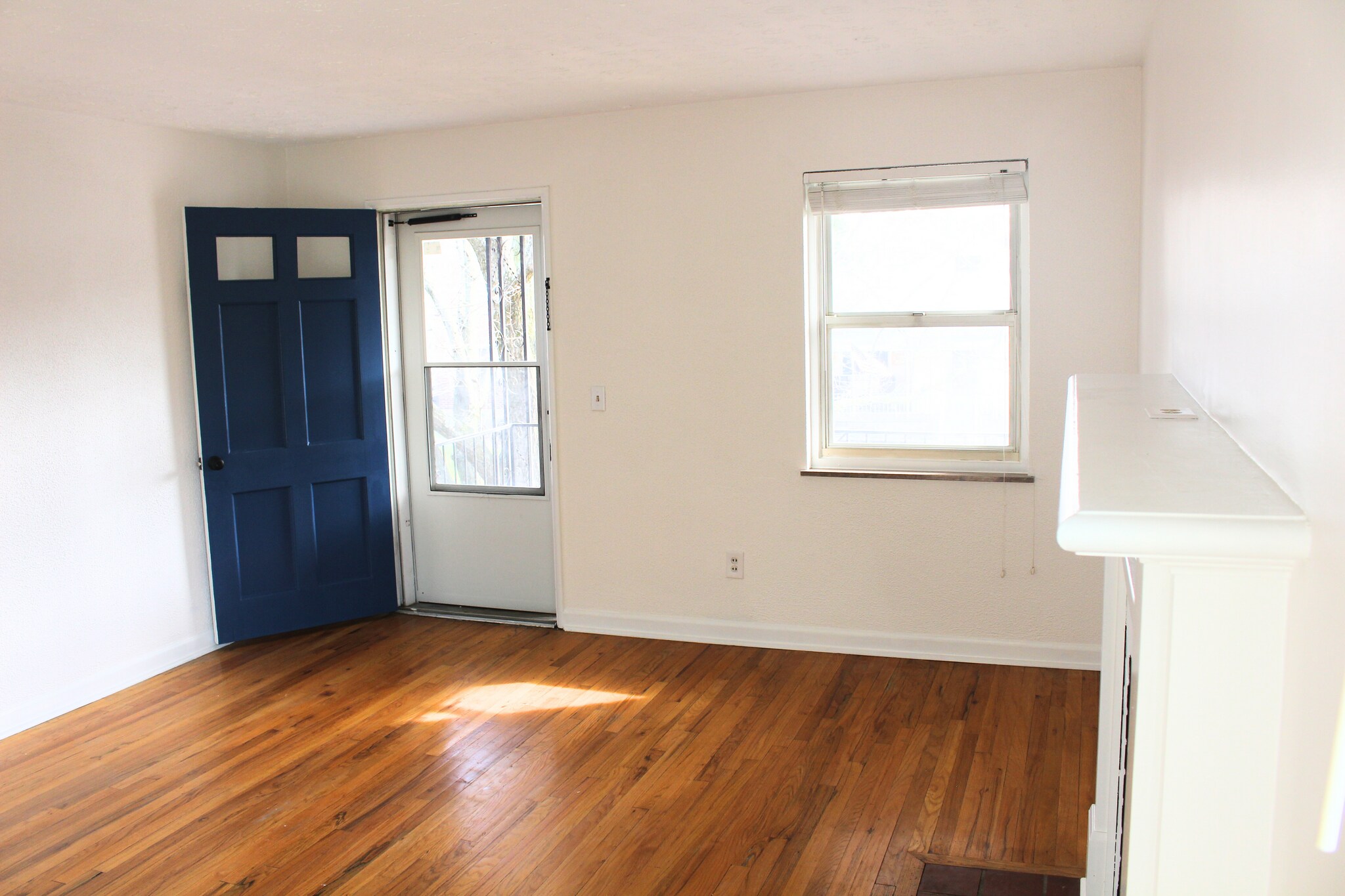 Building Photo - 3806 Gardner Ave