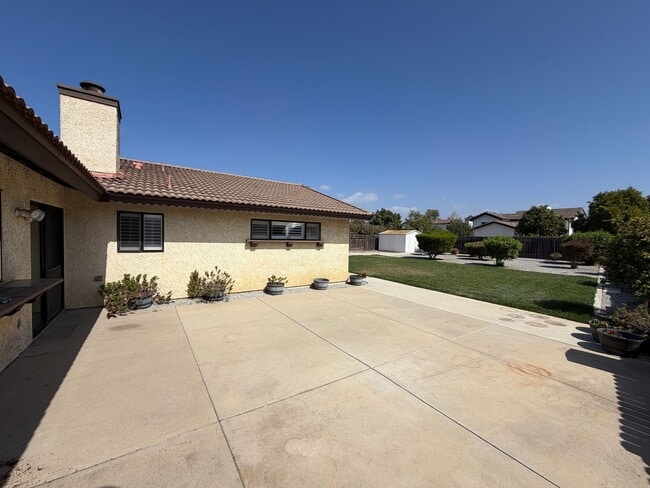 Building Photo - 818 Harrison Dr