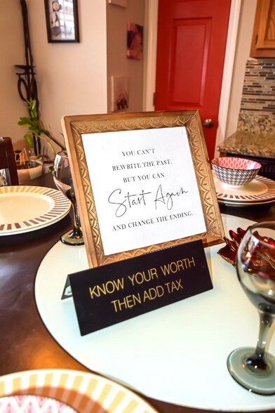 Building Photo - 407 Cook St