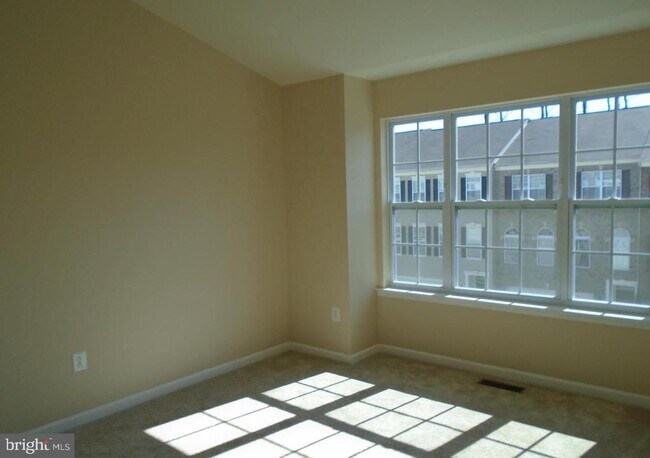 Building Photo - 7886 River Rock Way
