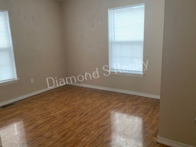 Building Photo - 3 Bedrooms / 1 Bath!  Cute and Charming Home Available Early May!