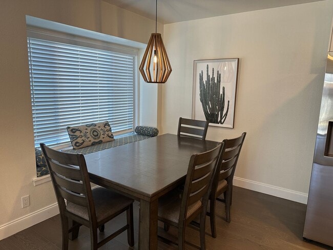 Building Photo - *** Near Domain * Stunning 4 Bedroom House * Fully Furnished * Designer Decorated * High End Luxu...