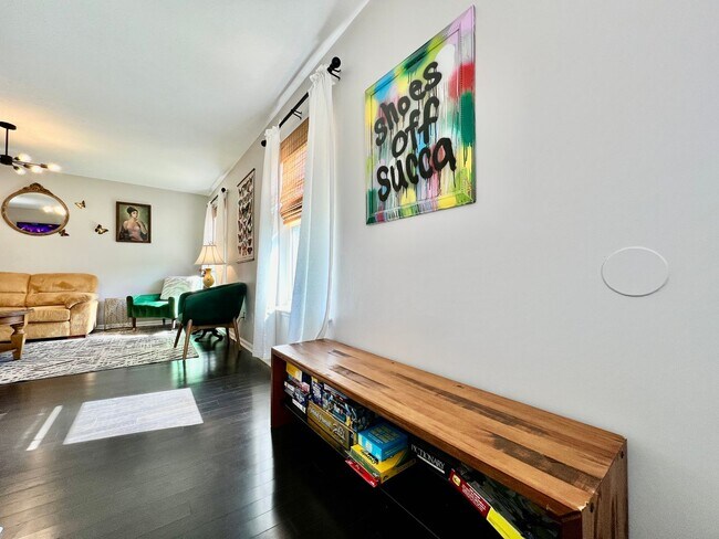 Building Photo - Fully Furnished Home with great location