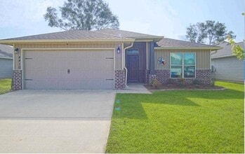 Building Photo - Popular Floor Plan, Almost New Home in Woo...