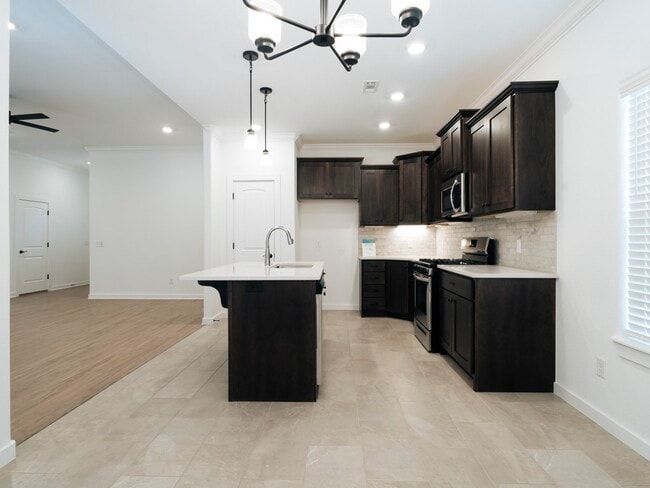 Building Photo - 441 Willow Dr