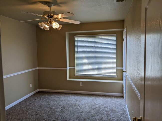 Building Photo - Wonderful home close to Clovis North and Copper River offering a large backyard, updated fixtures...