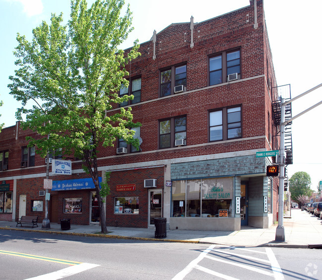 Building Photo - 101-107 Frank E Rodgers Blvd N